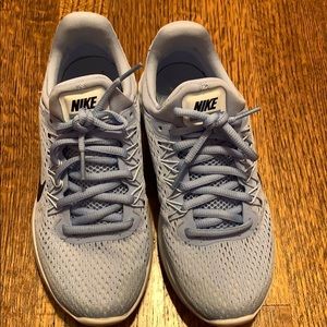 Nike skyelux tennis shoes